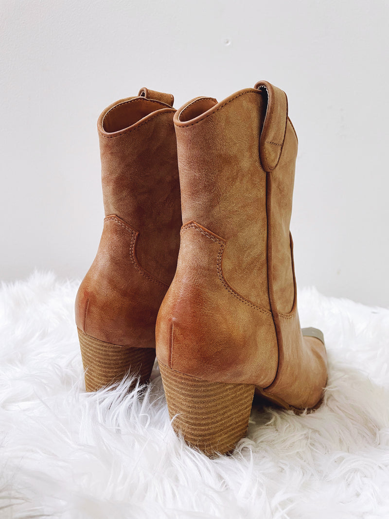 Dakota Silver Toe Boot