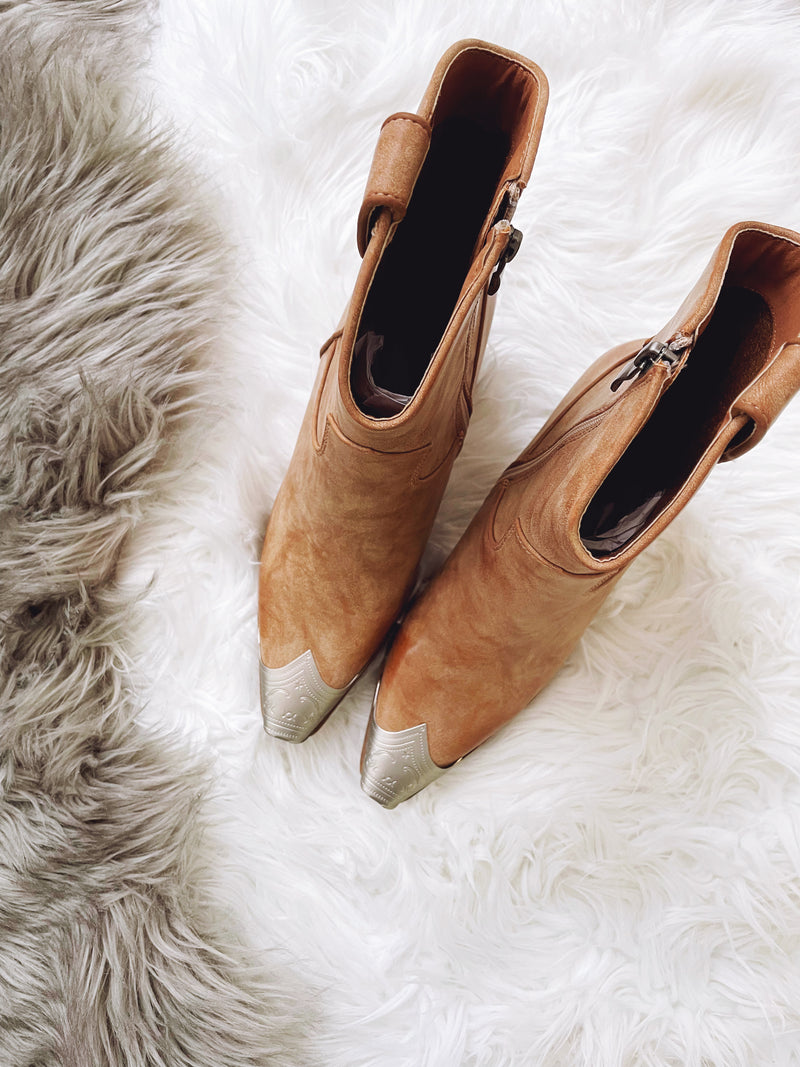 Dakota Silver Toe Boot