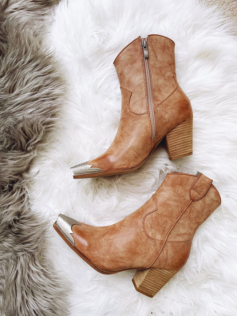 Dakota Silver Toe Boot